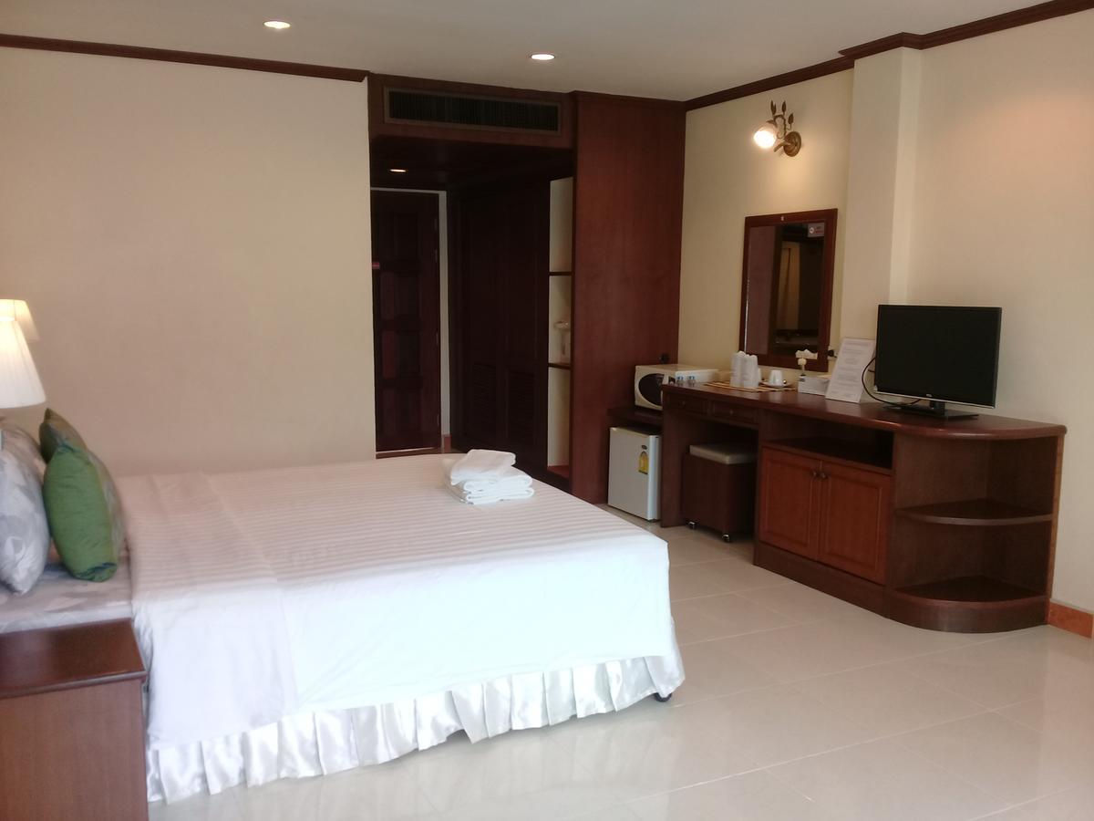 Отель Ban Tyrol Patong Экстерьер фото